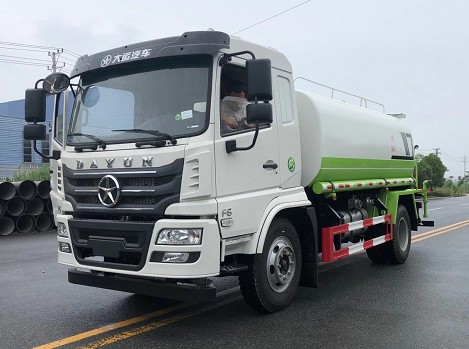 12方灑水車租賃價格表_國六12方大運(yùn)F6綠化灑水車廠家價格